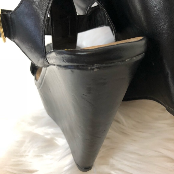 Breckelle's Black Chunky Strap Heel Size 10 - Picture 5 of 8